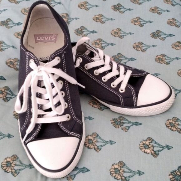 Levi's Sneakers  - Picture 6 of 12